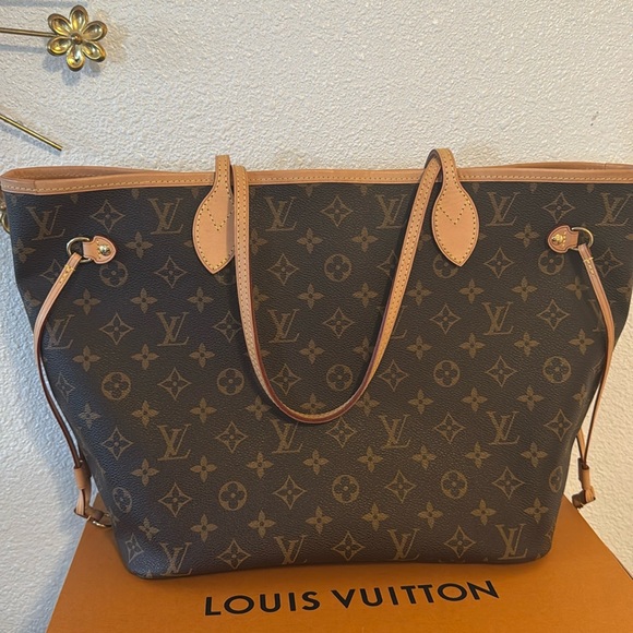 Louis Vuitton Neverfull MM - Picture 3 of 17